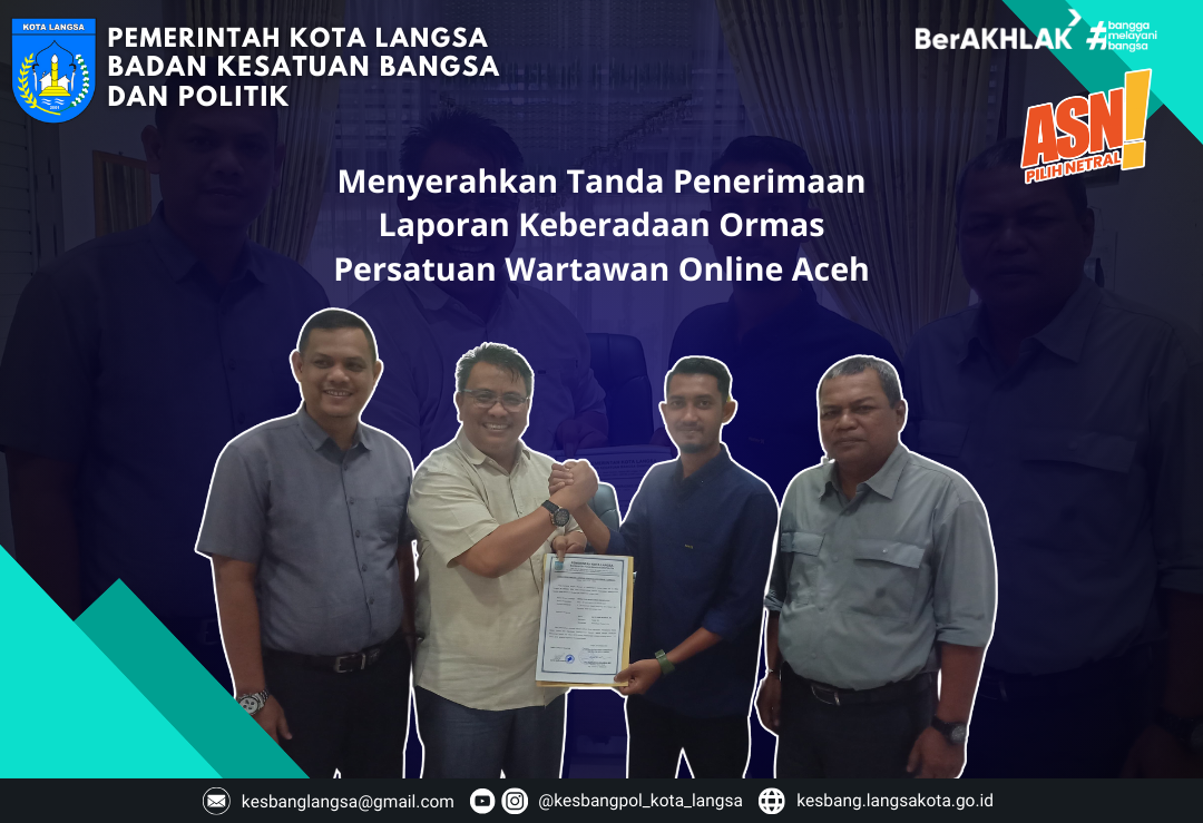 Kepala Badan Kesatuan Bangsa dan Politik Kota Langsa Menyerahkan Tanda Penerimaan Laporan Keberadaan Ormas Persatuan Wartawan Online Aceh