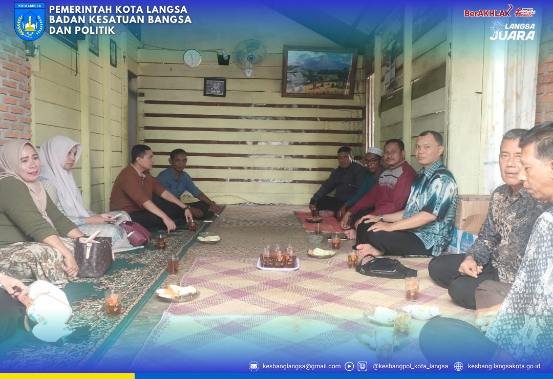 Pegawai Kesbangpol Kota Langsa Hadiri Takziah di Rumah Rekan Kerja